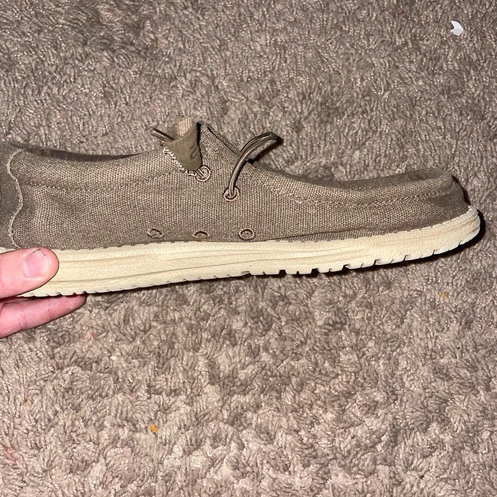 Men’s Size 8 Hey Dude Shoes